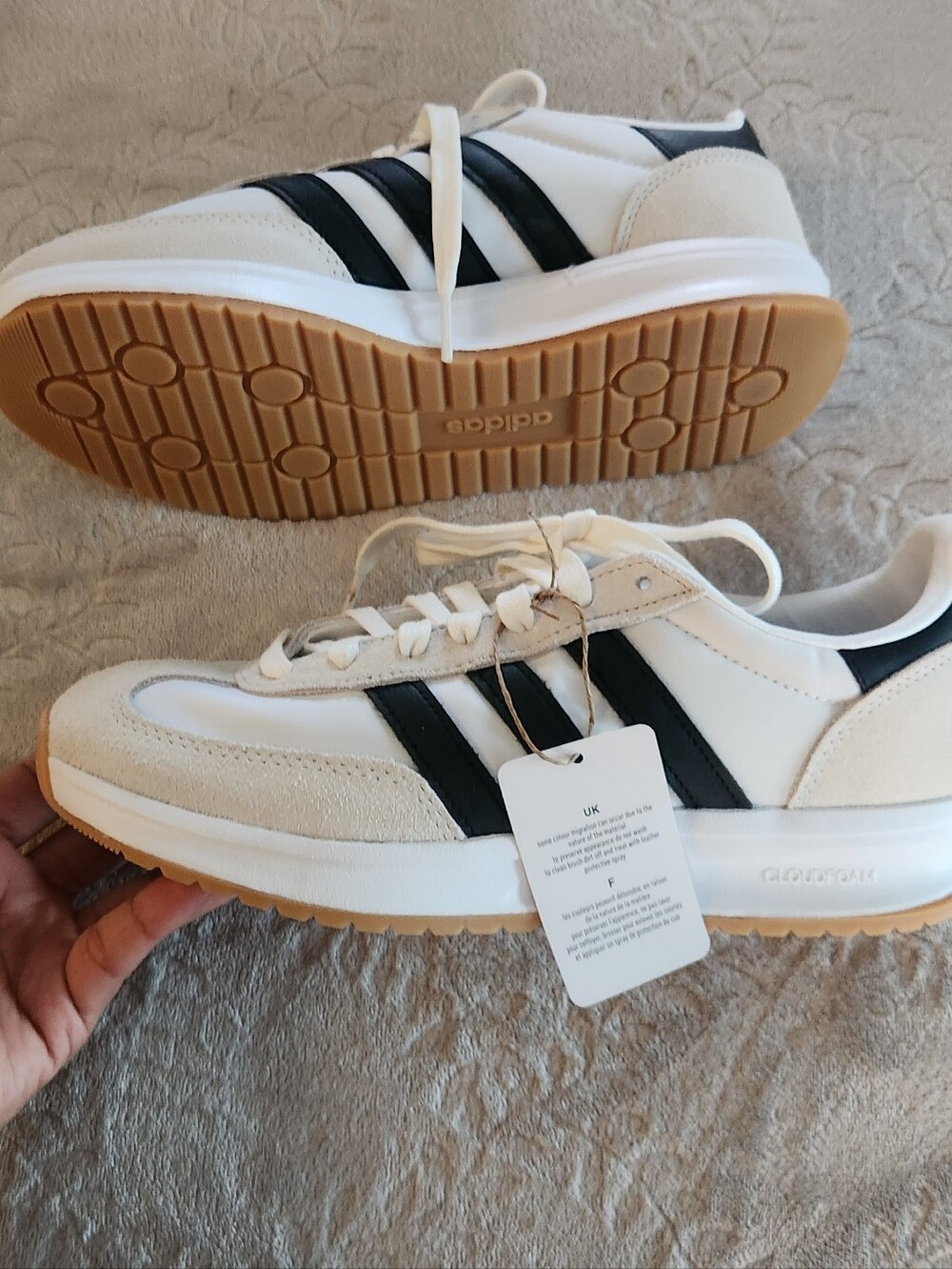 adidas RUN 70s 2.0 Womens Size 8 NWOB Cloud White / Core Black / Beige